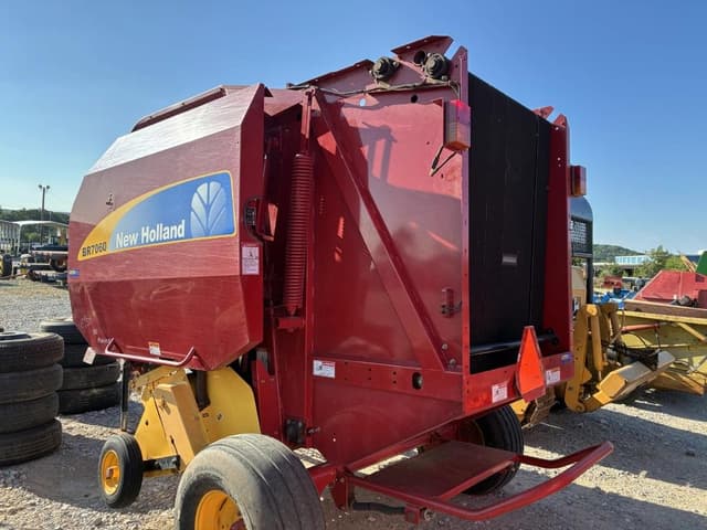 Image of New Holland BR7060 equipment image 3