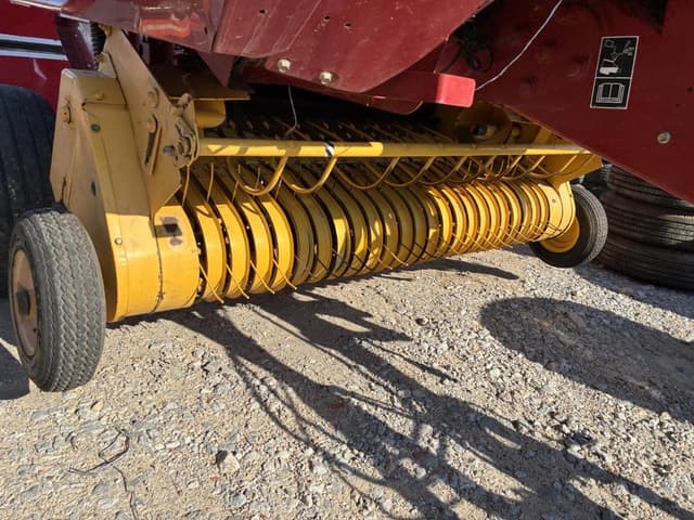 Image of New Holland BR7060 equipment image 1
