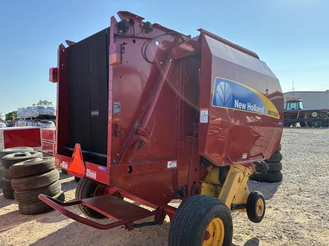 Image of New Holland BR7060 equipment image 2