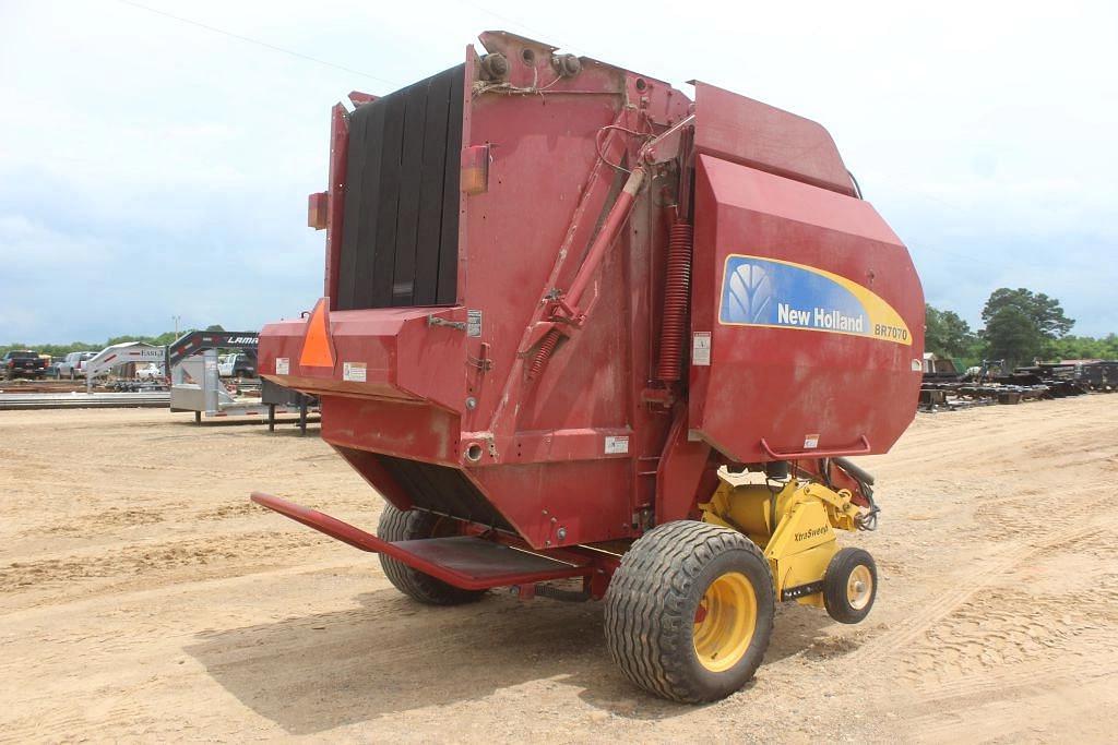 Image of New Holland BR7070 Image 1
