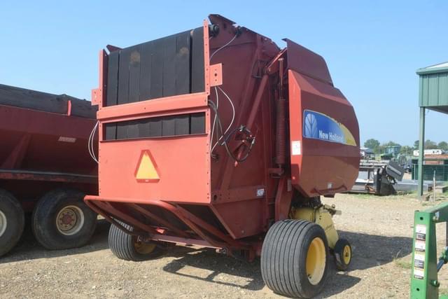 Image of New Holland BR7090 equipment image 2
