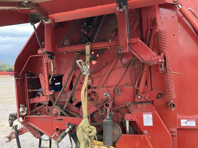 Image of New Holland BR780 equipment image 4