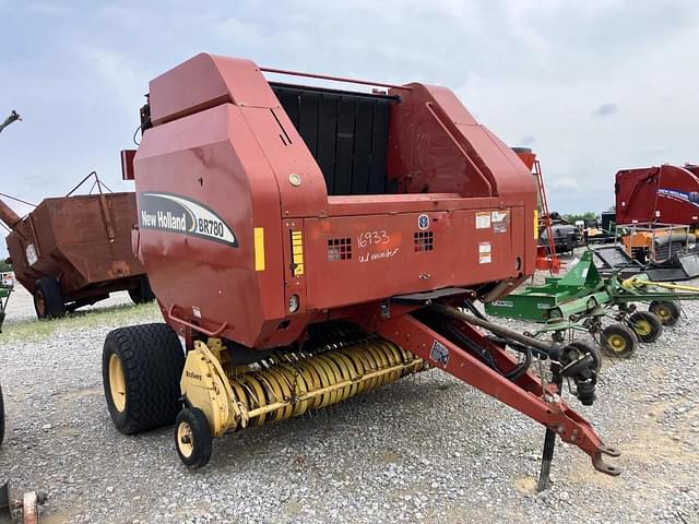 Image of New Holland BR780 equipment image 1