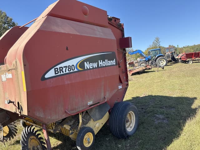 Image of New Holland BR780 equipment image 3