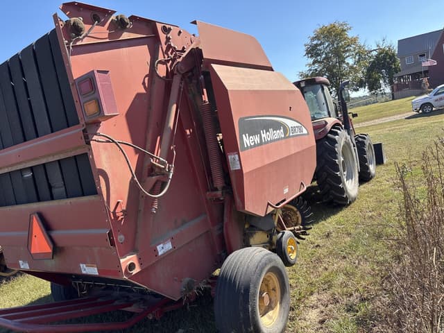 Image of New Holland BR780 equipment image 1