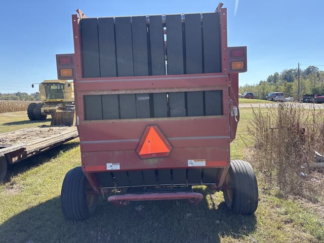 Image of New Holland BR780 equipment image 3