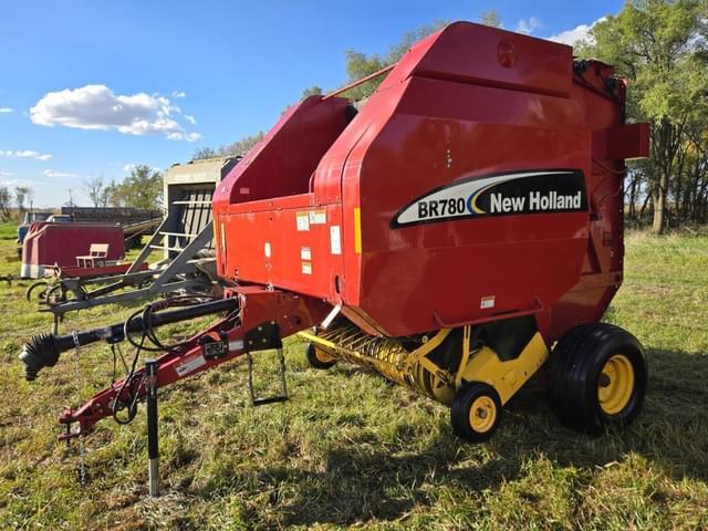Image of New Holland BR780 equipment image 1