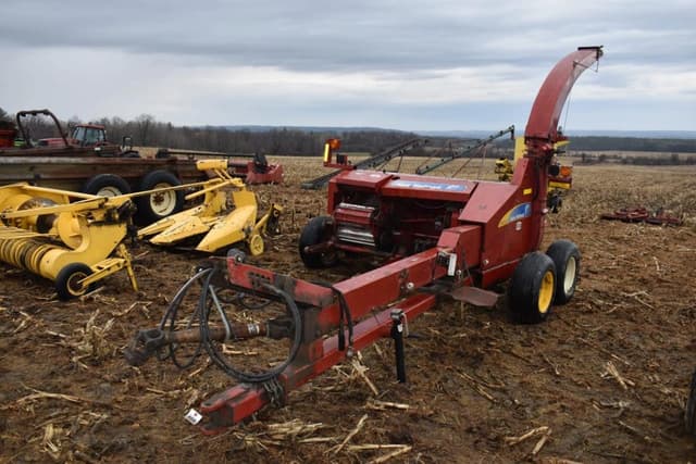 Image of New Holland FP230 equipment image 1
