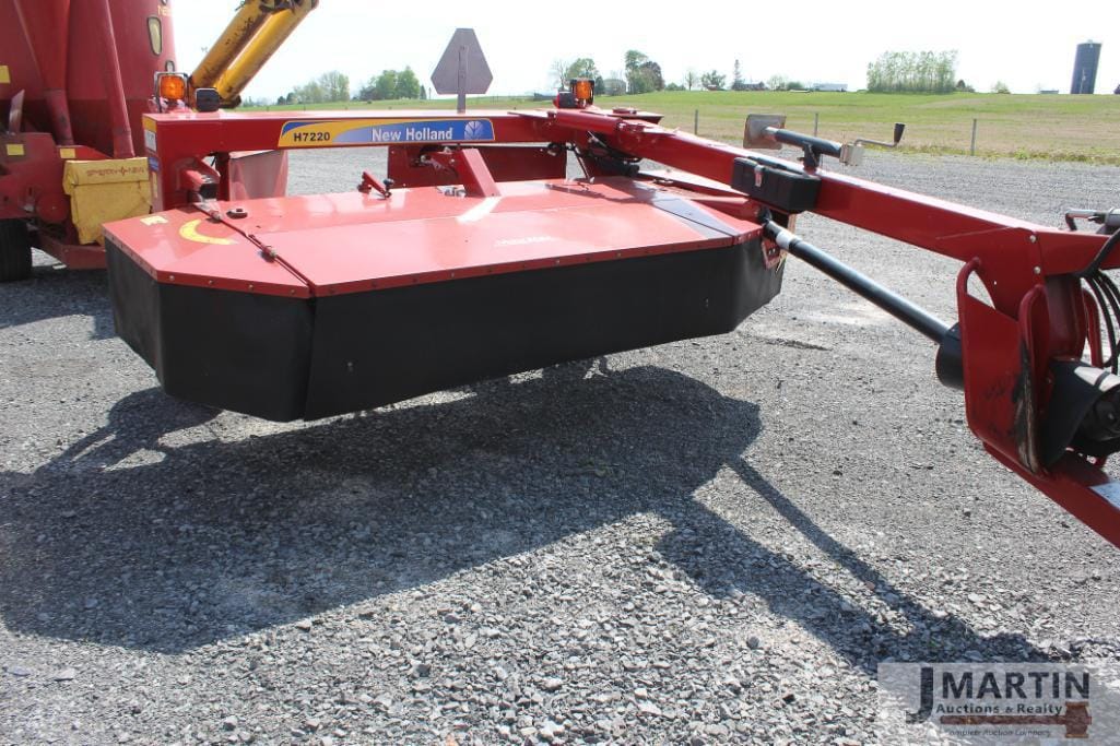 Main image New Holland H7220