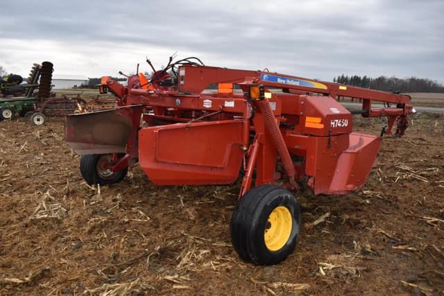 Image of New Holland H7450 equipment image 2