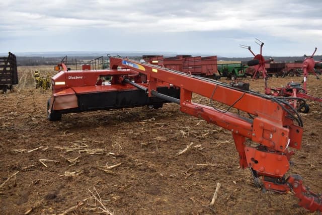 Image of New Holland H7450 equipment image 1