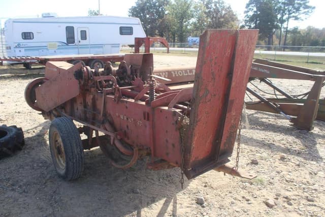 Image of New Holland Hayliner 268 equipment image 4