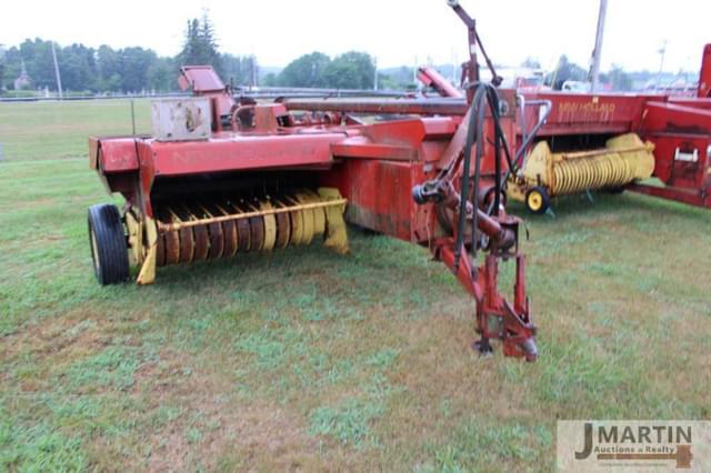 Image of New Holland Hayliner 273 equipment image 1