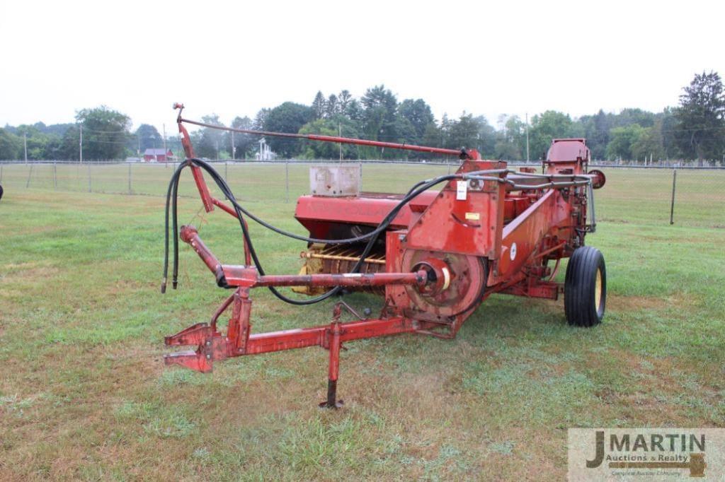 Image of New Holland Hayliner 273 Primary image