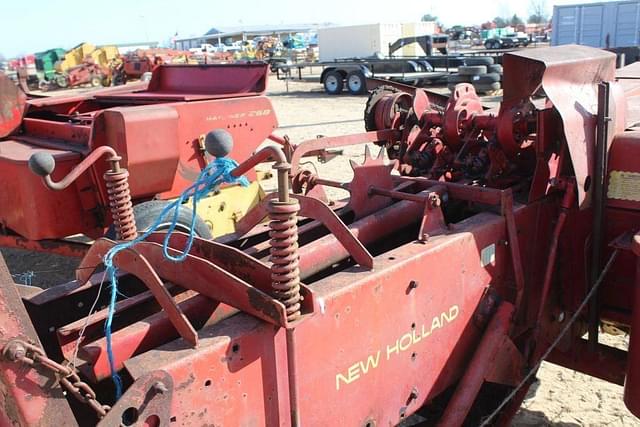 Image of New Holland Hayliner 273 equipment image 3