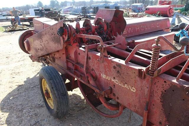 Image of New Holland Hayliner 273 equipment image 4