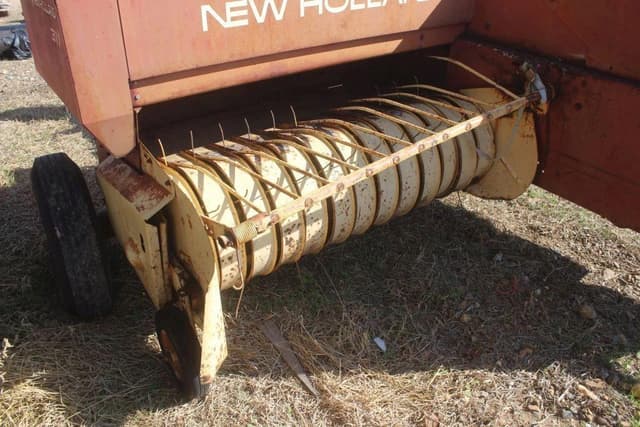 Image of New Holland Hayliner 311 equipment image 3
