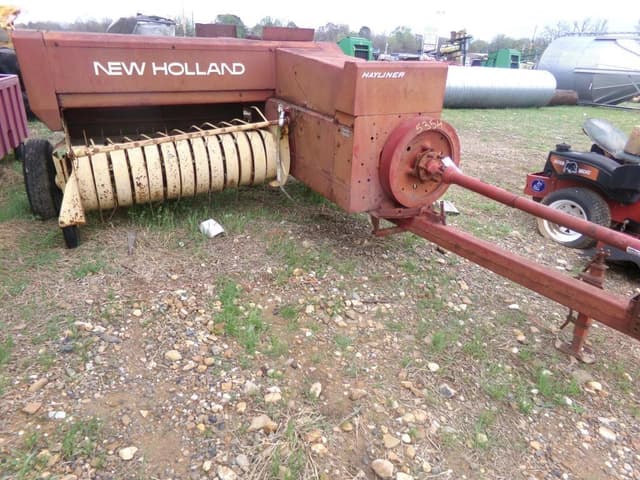 Image of New Holland Hayliner 311 equipment image 1