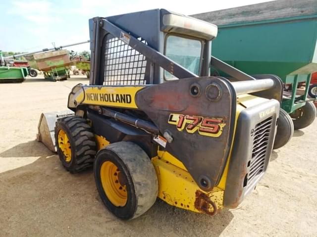 Image of New Holland L175 equipment image 2