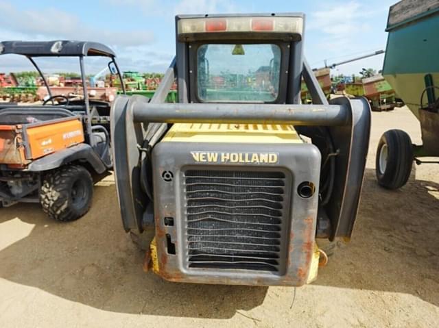 Image of New Holland L175 equipment image 3