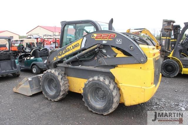 Image of New Holland L228 equipment image 1