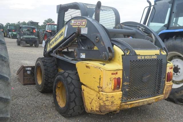 Image of New Holland L230 equipment image 1