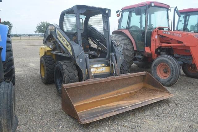 Image of New Holland L230 equipment image 3