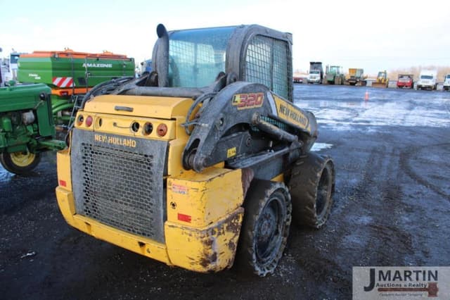 Image of New Holland L320 equipment image 2