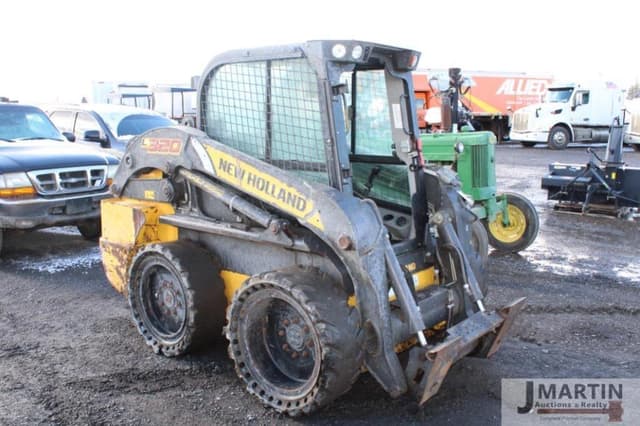 Image of New Holland L320 equipment image 1