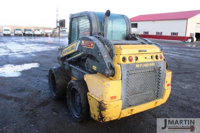 Image of New Holland L320 equipment image 3