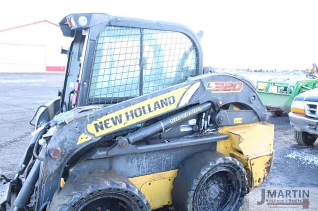 Image of New Holland L320 equipment image 4