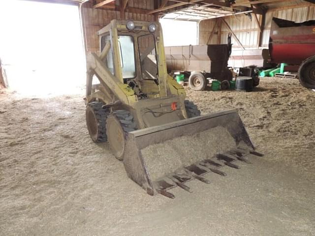 Image of New Holland L425 equipment image 1