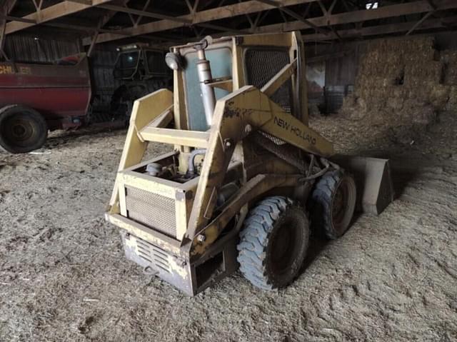 Image of New Holland L425 equipment image 2