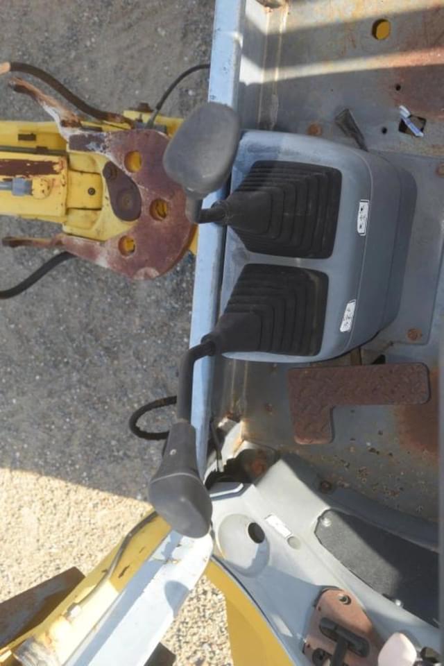 Image of New Holland LB75 equipment image 4