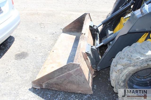 Image of New Holland LX665 equipment image 4