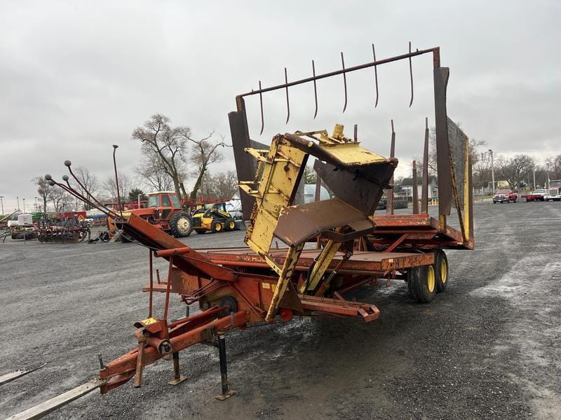 New Holland 1033 Equipment Image0