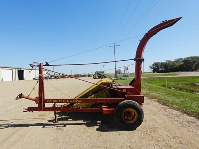 Image of New Holland 717 equipment image 3