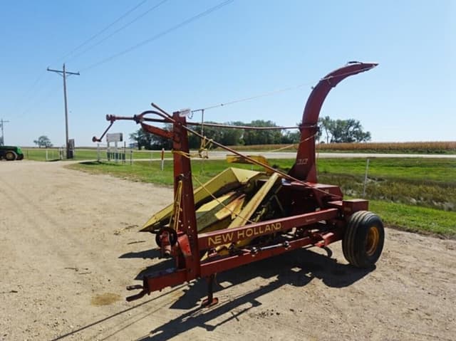 Image of New Holland 717 equipment image 2