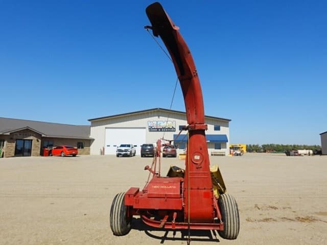 Image of New Holland 717 equipment image 4