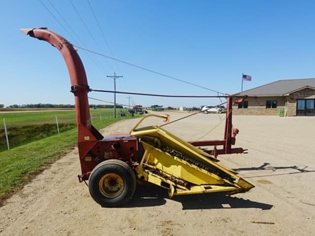 Image of New Holland 717 equipment image 1