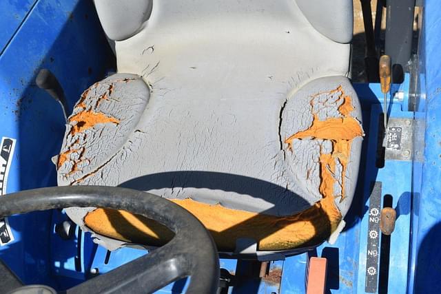 Image of New Holland T1530 equipment image 4