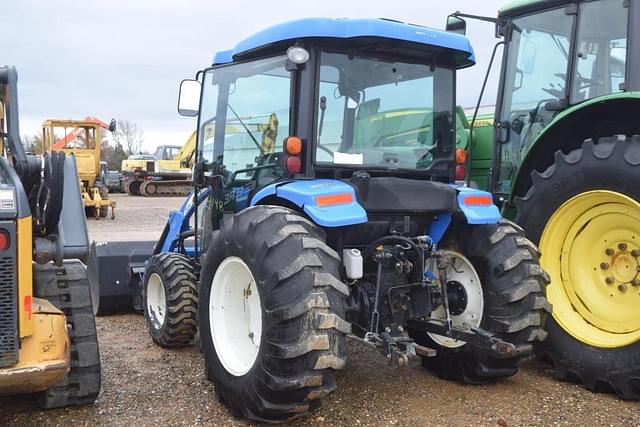 Image of New Holland T2320 equipment image 1