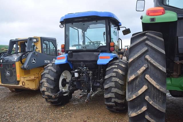 Image of New Holland T2320 equipment image 2