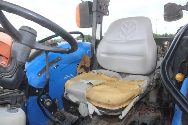 Image of New Holland T4030 equipment image 3