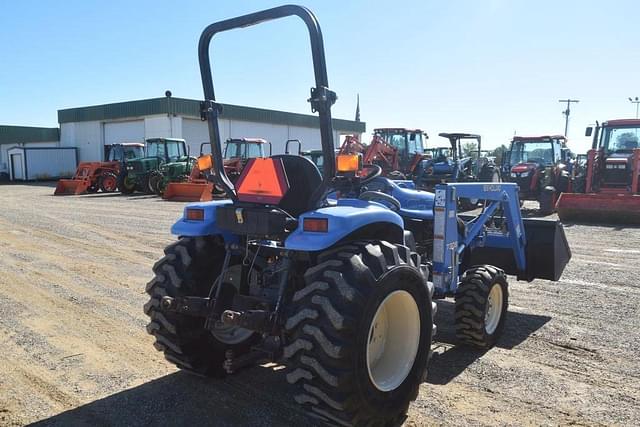Image of New Holland TC33D equipment image 2