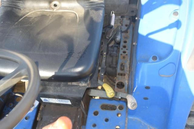 Image of New Holland TC40A equipment image 4