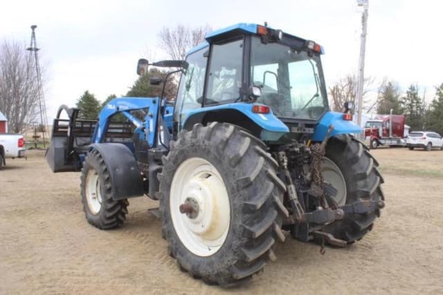 Image of New Holland TM165 equipment image 2