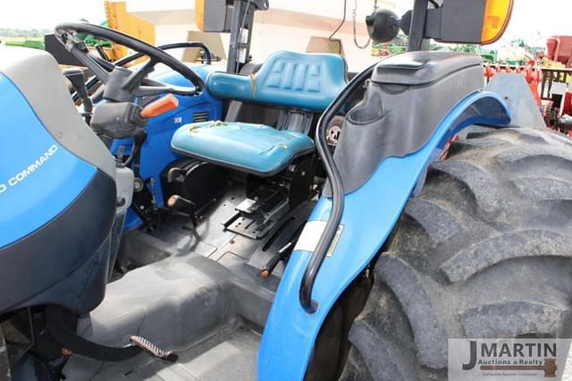 Image of New Holland TN70A equipment image 4