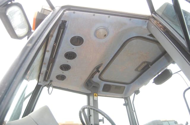 Image of New Holland TS100 equipment image 4