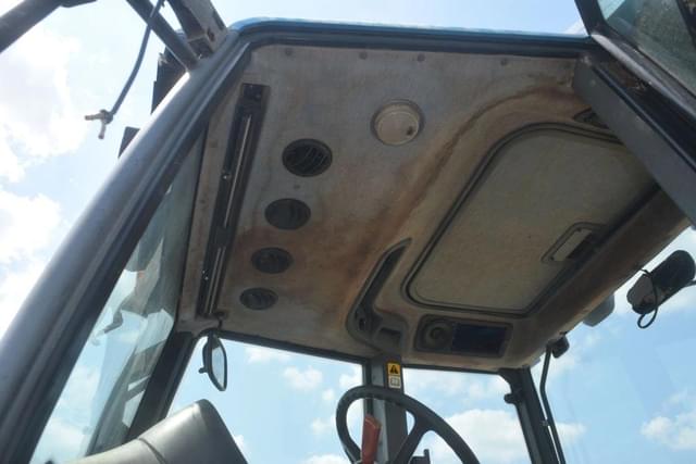 Image of New Holland TS100 equipment image 4